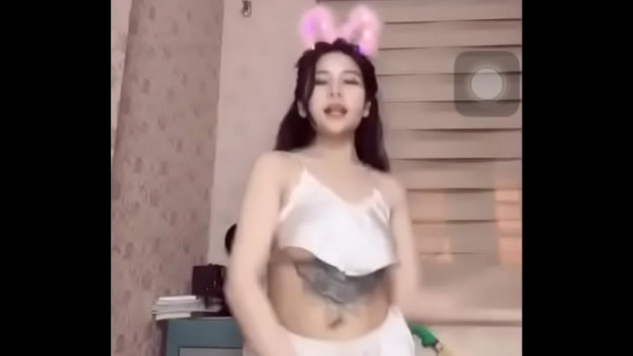 Gái Xinh Khoe Hàng Vụ Điệu Gọi Vốn Của Gái Ngành